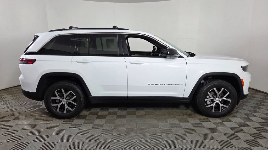 Used 2023 Jeep Grand Cherokee Limited w/ Luxury Tech Group II AWD/4WD image 10