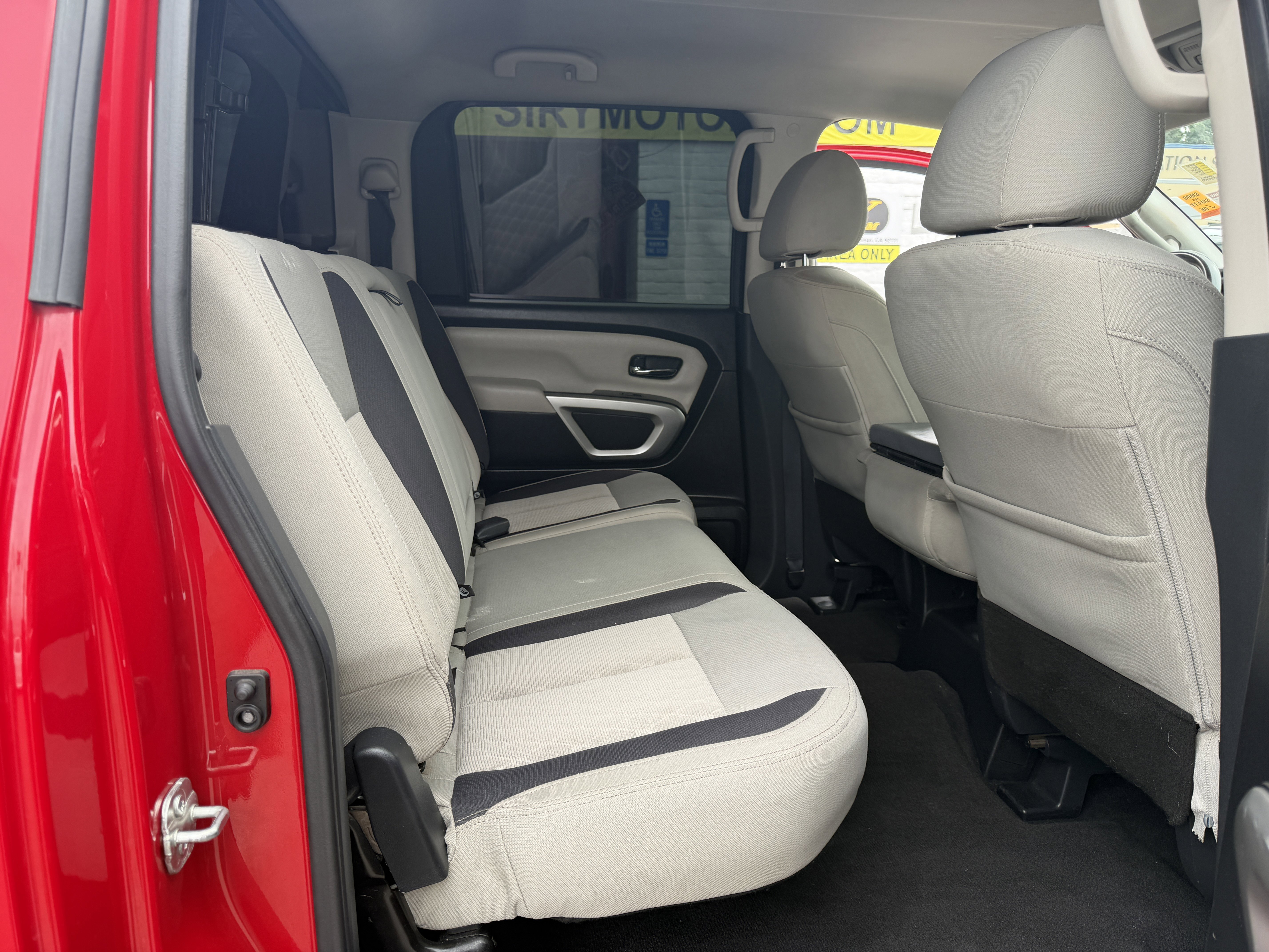 Used 2021 Nissan Titan SV w/ Accessory Utility Package image 15