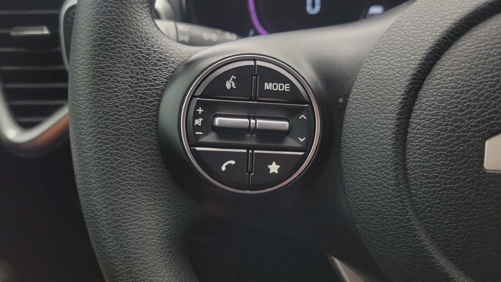 Used 2025 Kia Soul LX FWD image 19