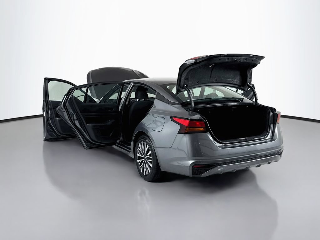Used 2024 Nissan Altima 2.5 SV FWD image 21