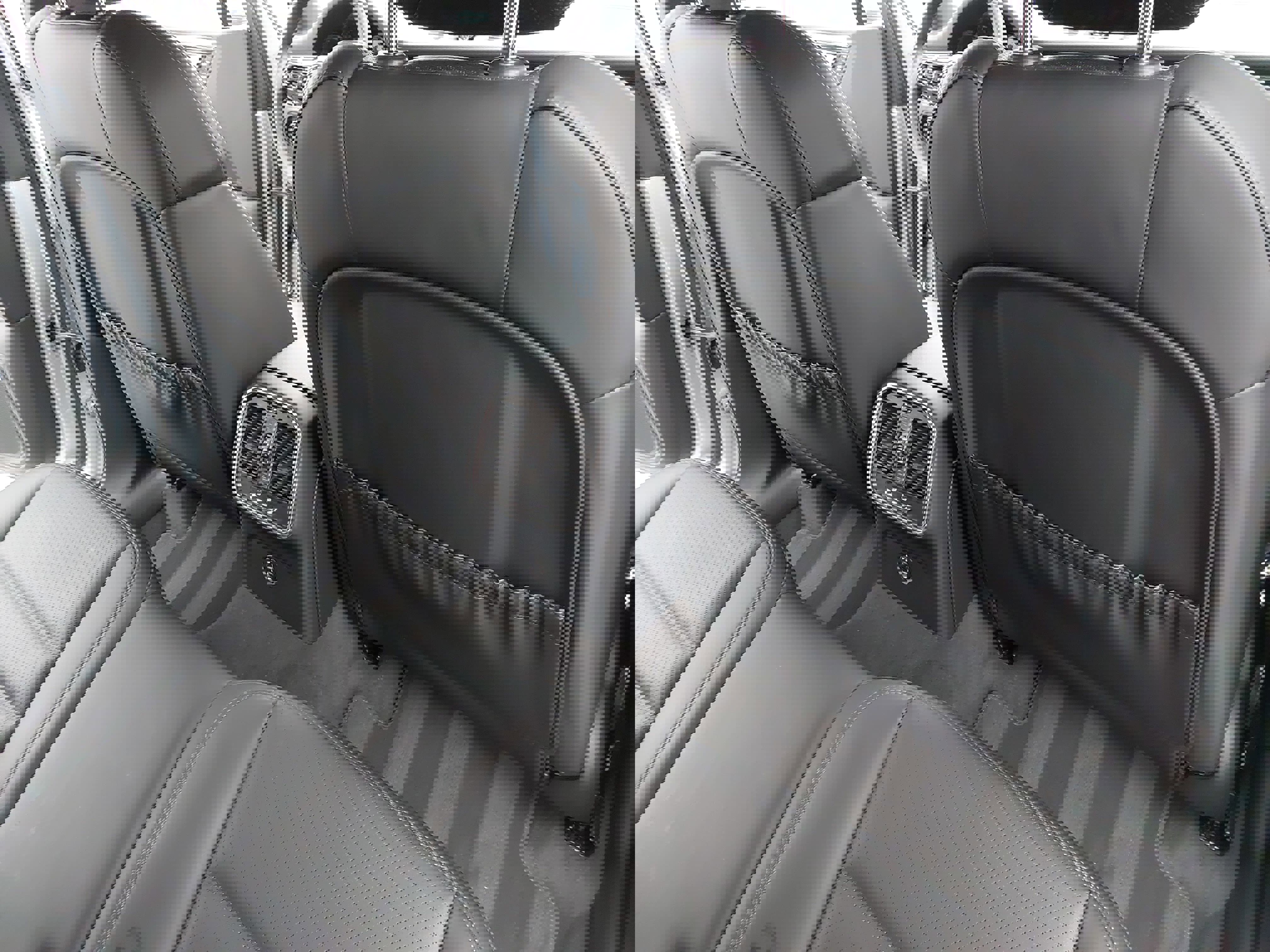 Certified 2025 Porsche Macan image 13