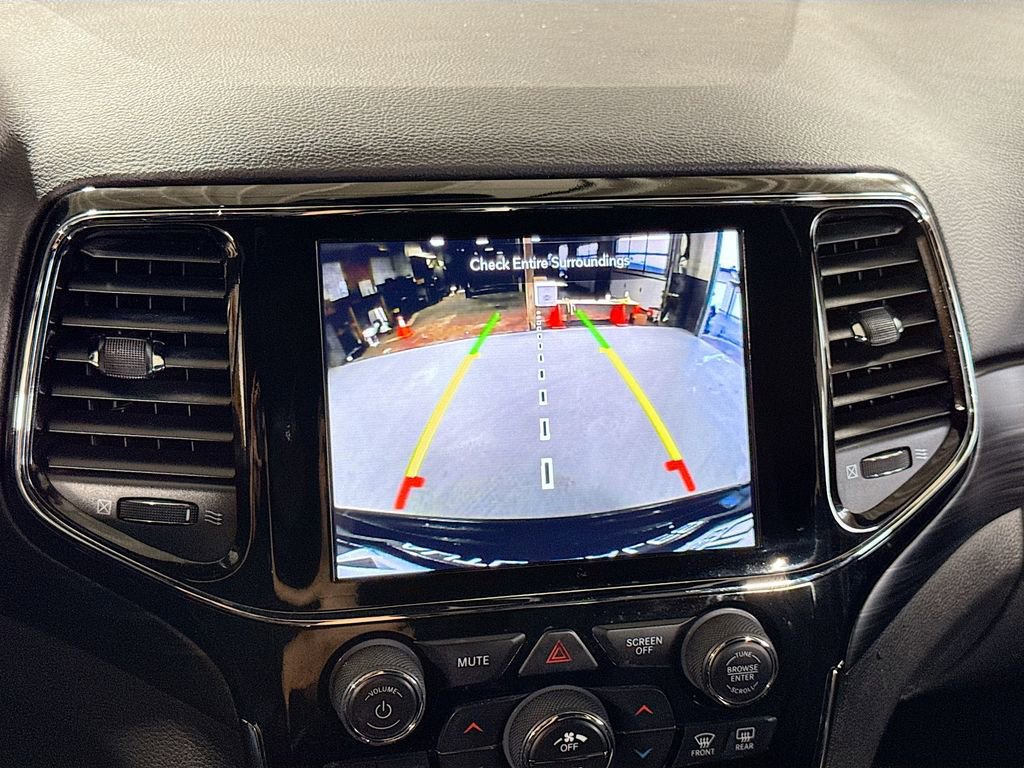 Used 2020 Jeep Grand Cherokee Laredo w/ Security & Convenience Group image 21