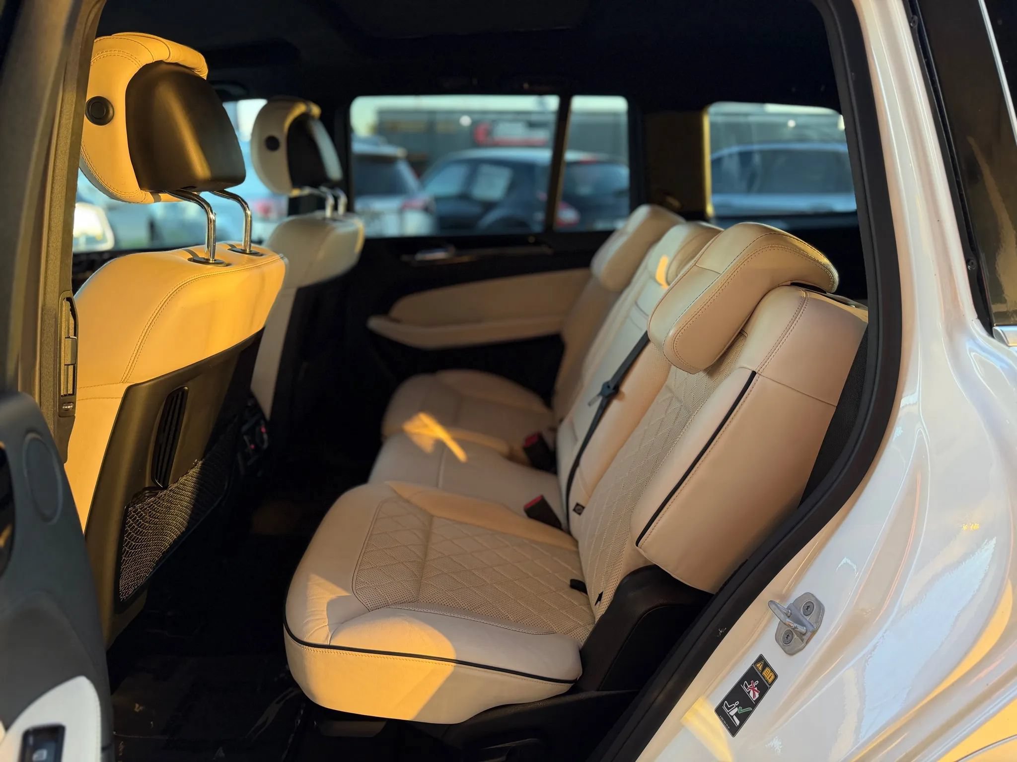 Used 2015 Mercedes-Benz GL 550 4MATIC image 27