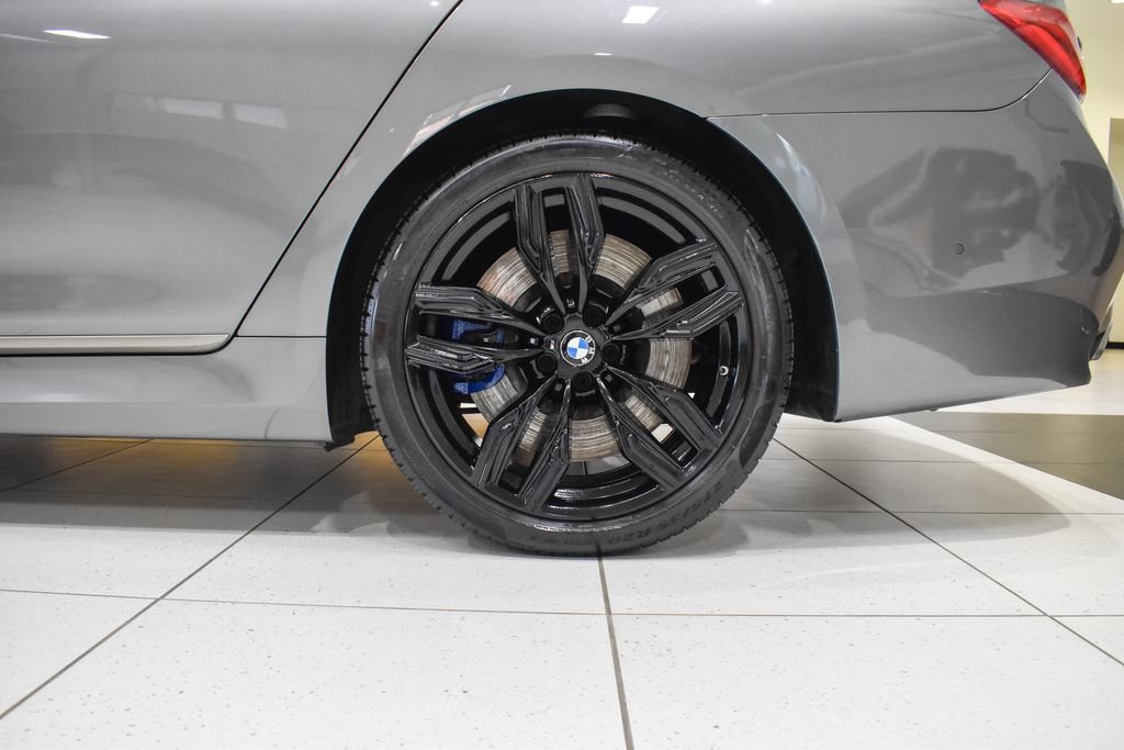 Used 2018 BMW M760i xDrive AWD/4WD image 12