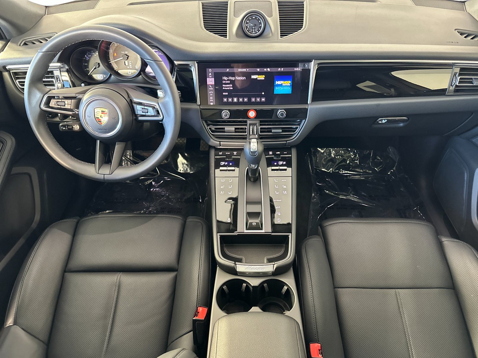 Certified 2026 Porsche Macan AWD/4WD image 6