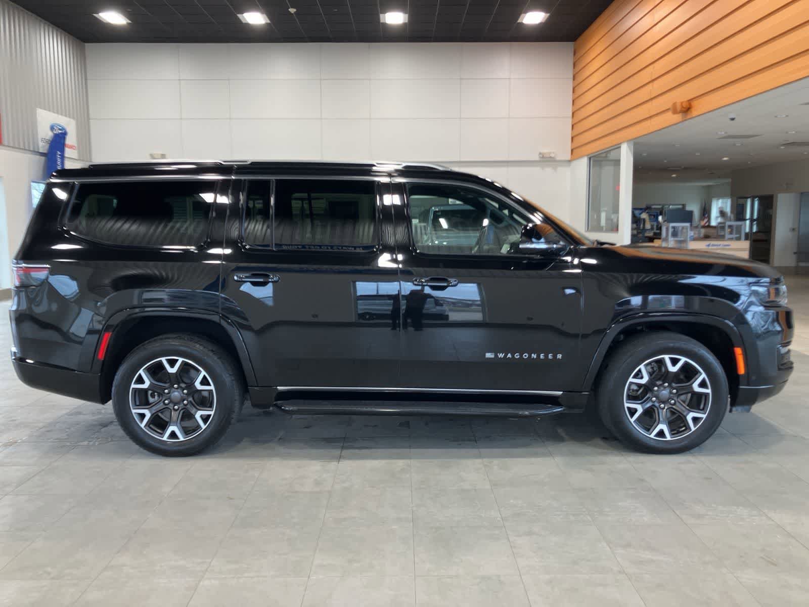 Used 2024 Jeep Wagoneer Series III AWD/4WD image 4