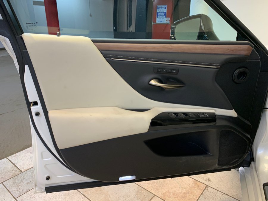 Used 2023 Lexus ES 350 w/ Premium Package FWD image 16