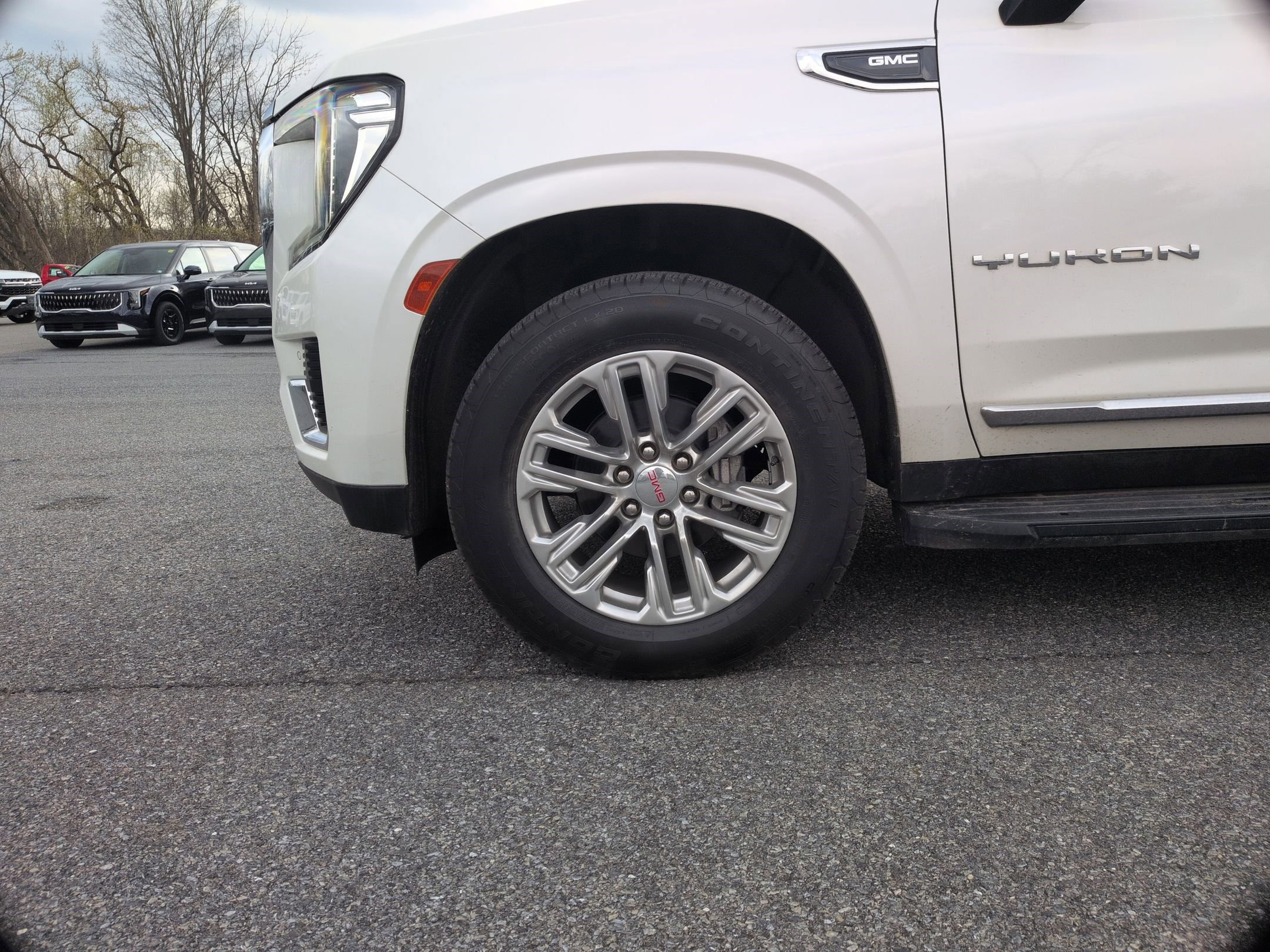 Used 2023 GMC Yukon SLT AWD/4WD image 16