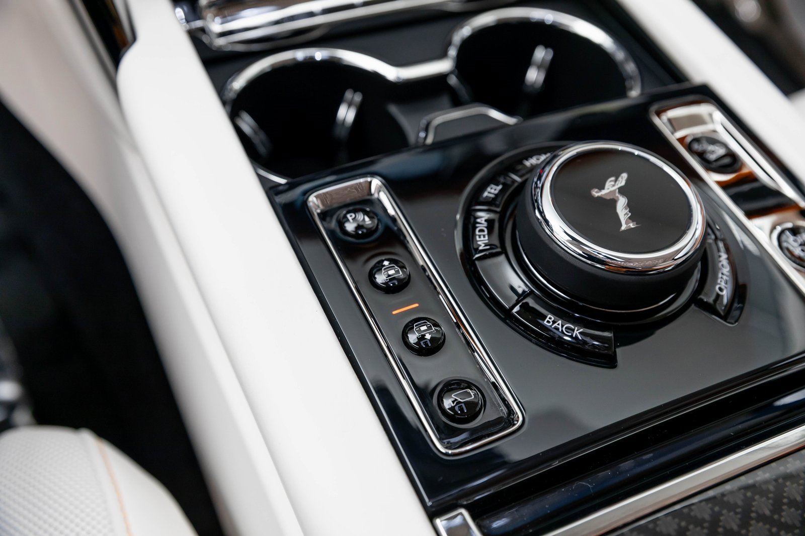 New 2026 Rolls-Royce Cullinan Black Badge image 29