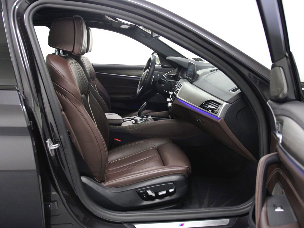Used 2020 BMW 540i xDrive w/ M Sport Package image 21