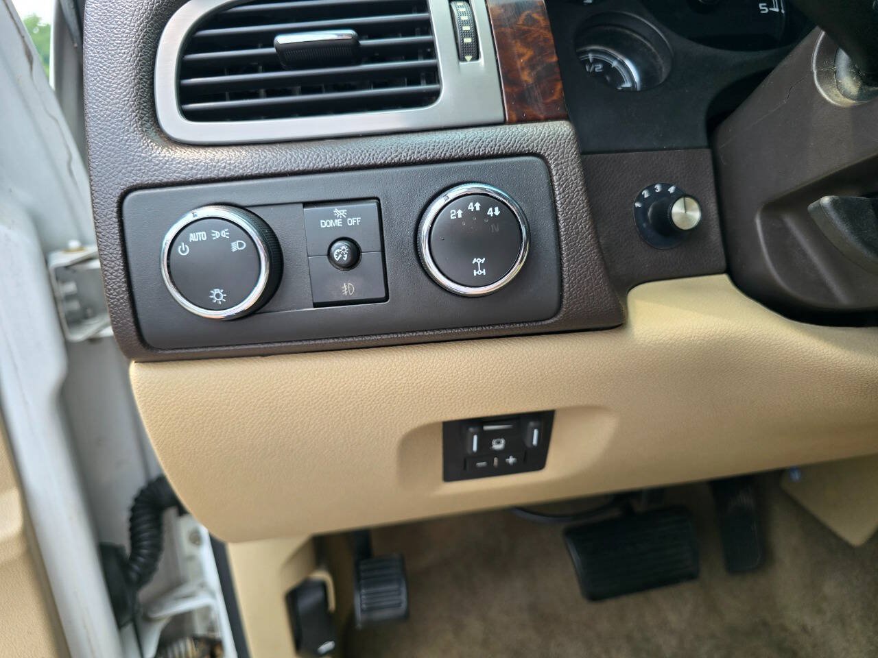 Used 2011 GMC Sierra 3500 Denali AWD/4WD image 16