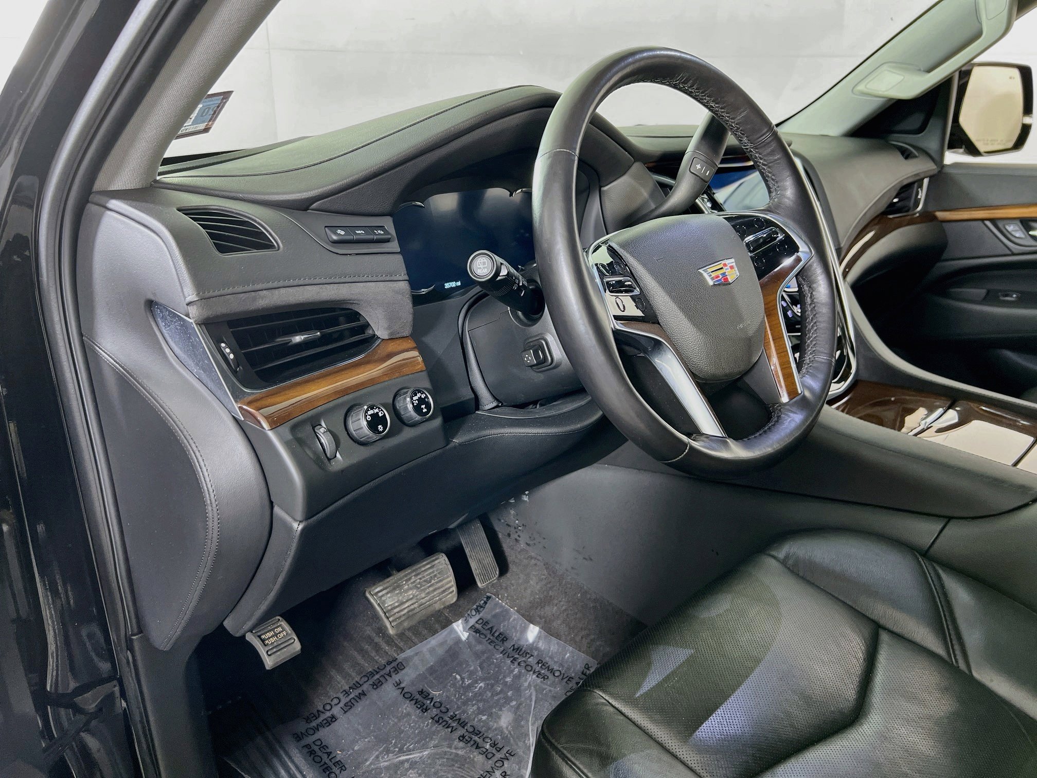 Used 2020 Cadillac Escalade Luxury AWD/4WD image 9