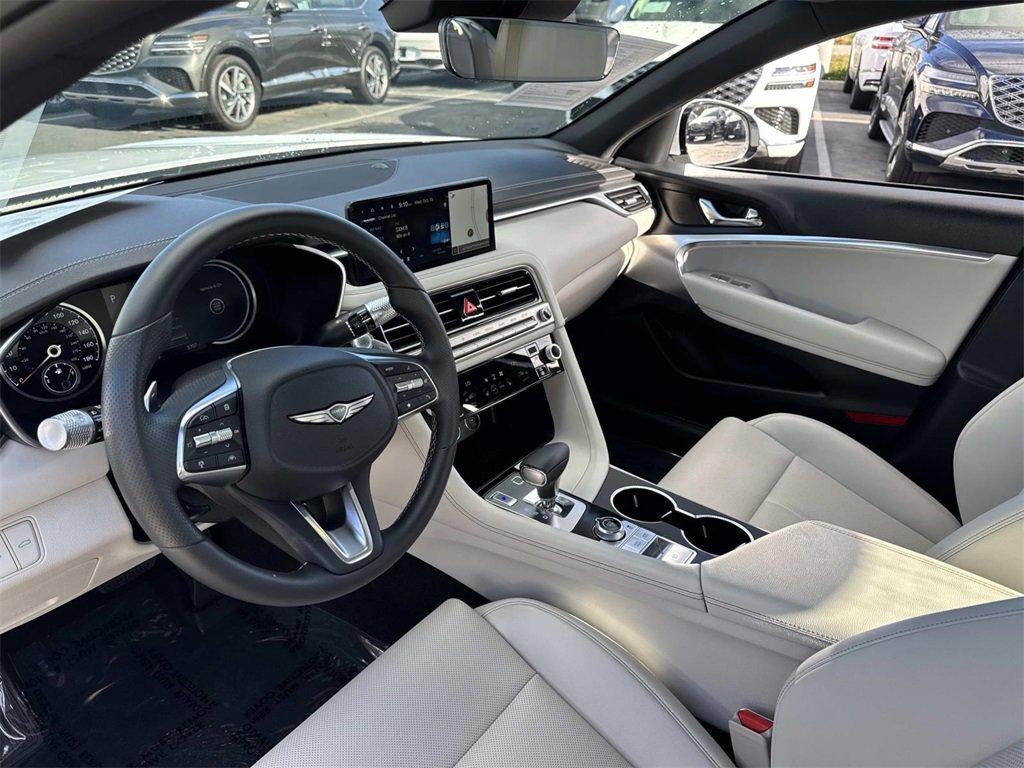 Used 2025 Genesis G70 2.5T image 13