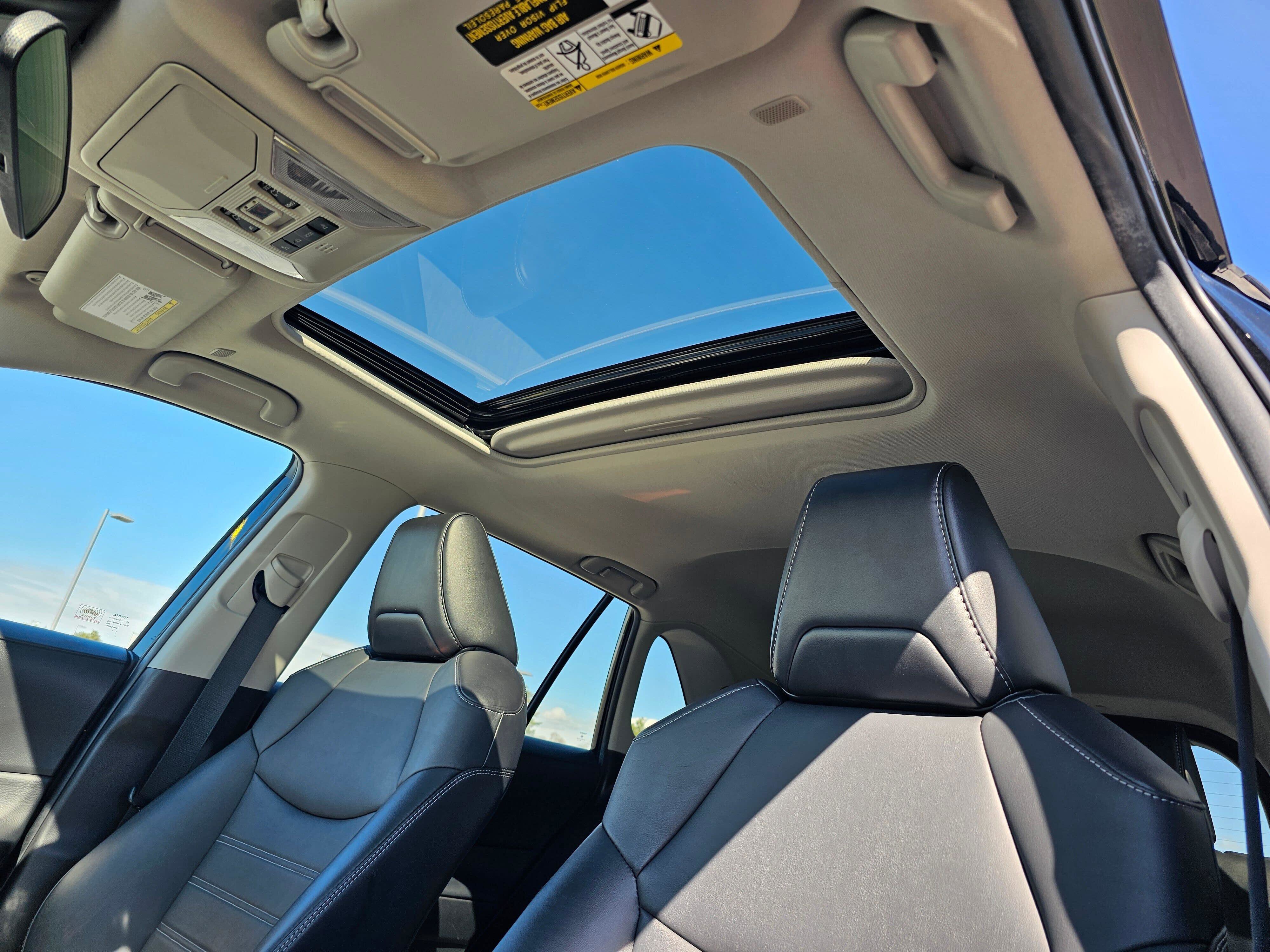 Used 2023 Toyota RAV4 XLE Premium image 28