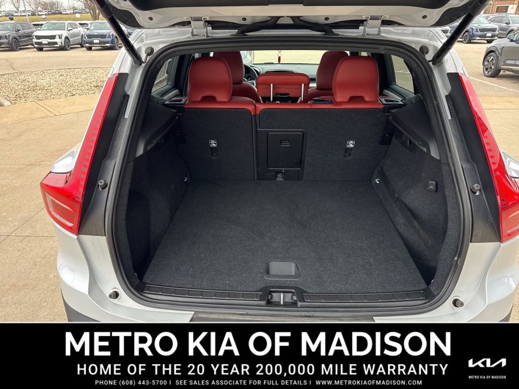 Used 2020 Volvo XC40 T5 Momentum image 26