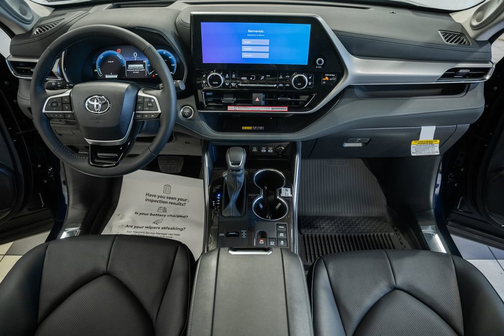 New 2026 Toyota Highlander Platinum image 22