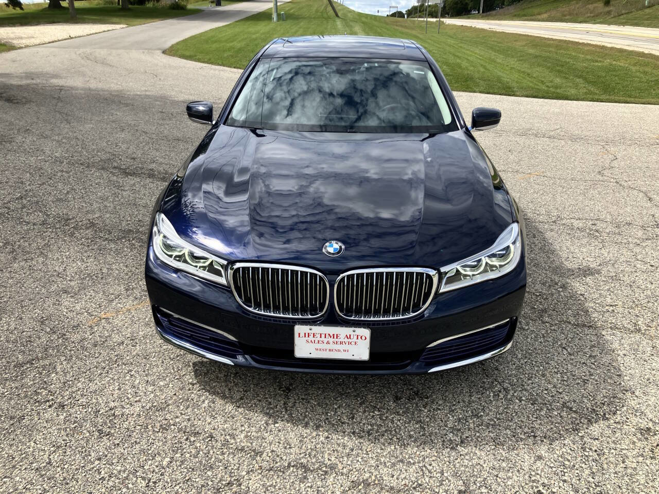 Used 2016 BMW 750i xDrive image 8