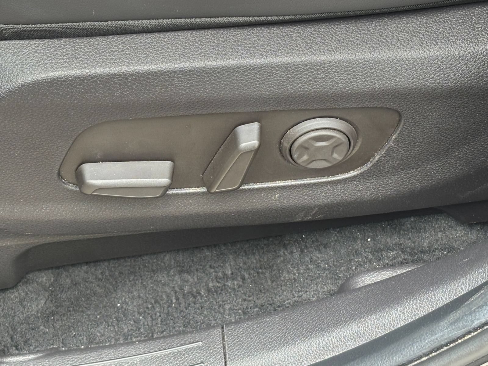 Used 2026 Kia Carnival FWD image 22
