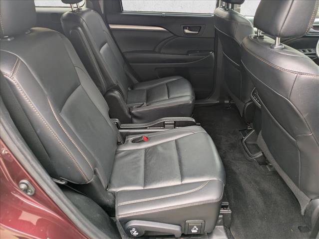 Used 2019 Toyota Highlander XLE FWD image 21