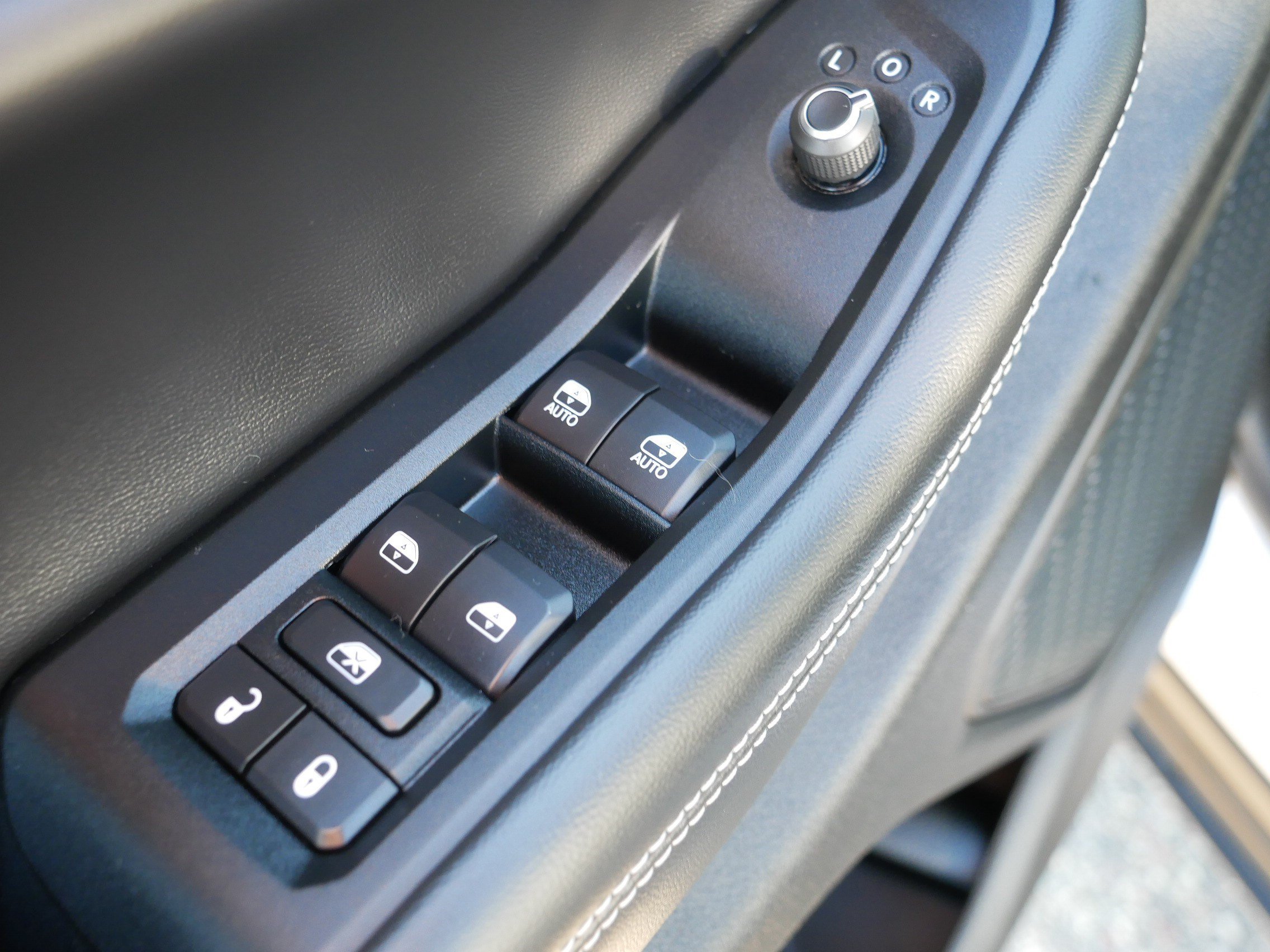 Used 2023 Jeep Grand Cherokee Altitude AWD/4WD image 19