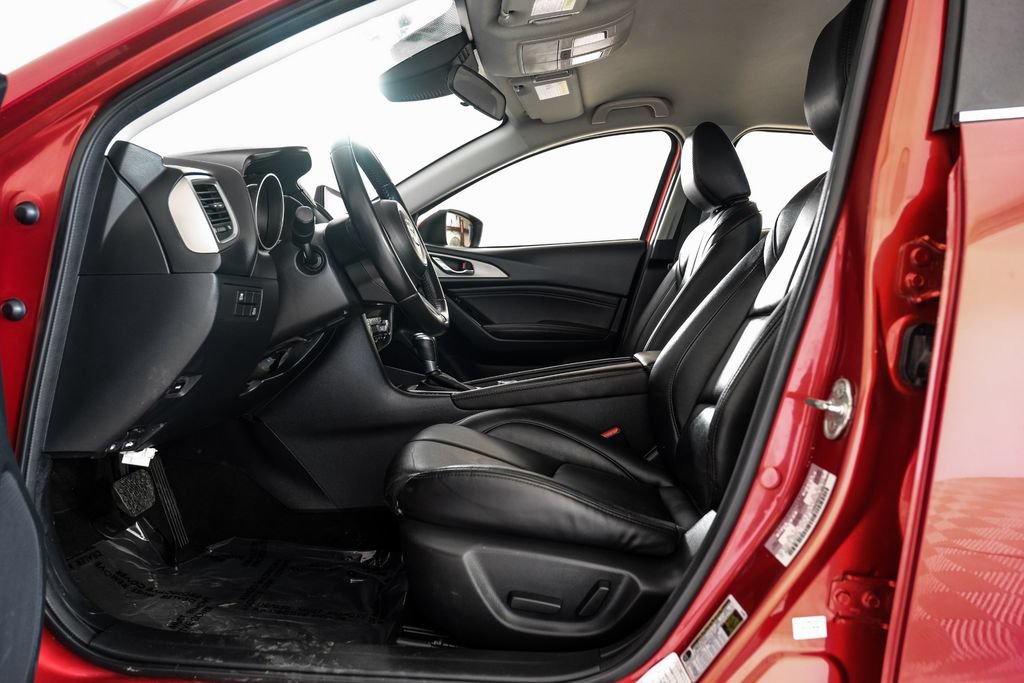 Used 2018 MAZDA MAZDA3 Touring FWD image 3
