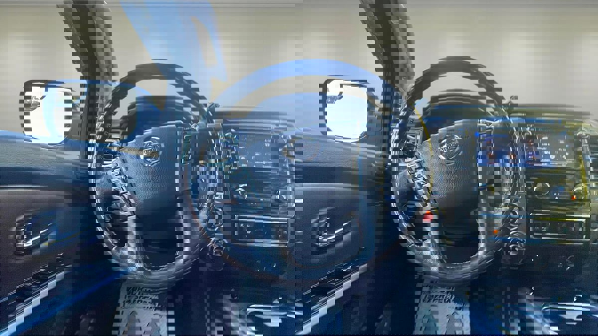 Used 2018 Nissan Titan Platinum Reserve image 11