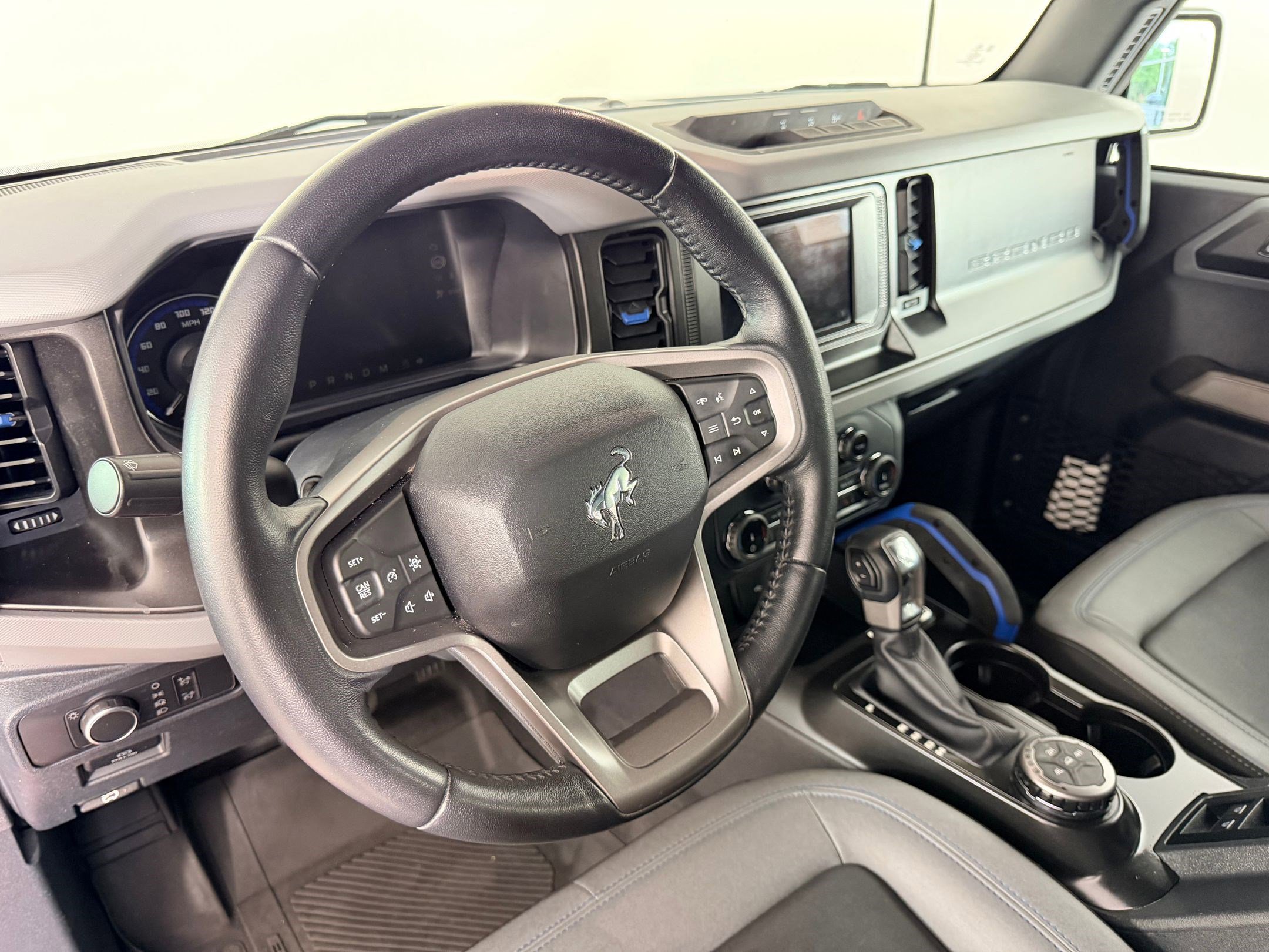 Used 2022 Ford Bronco Black Diamond image 4