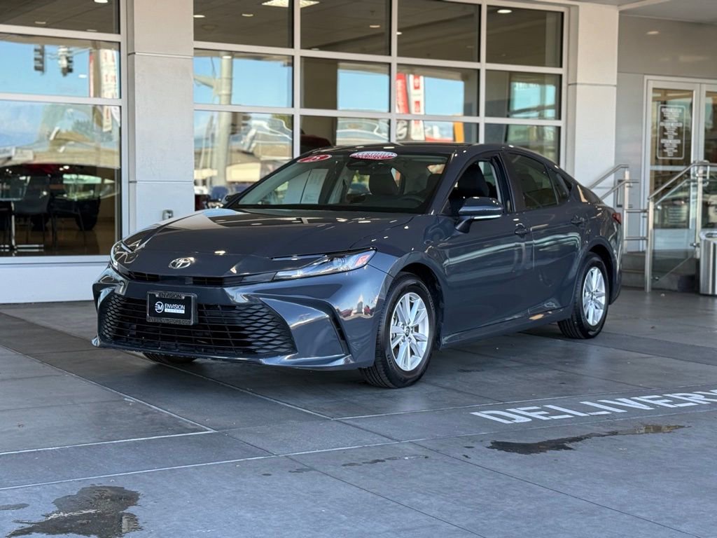 Used 2025 Toyota Camry LE image 2