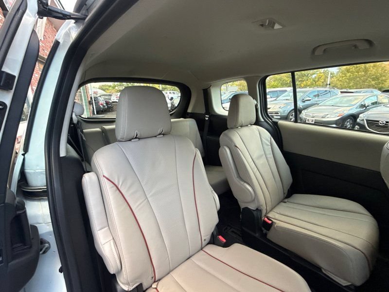 Used 2012 MAZDA MAZDA5 Grand Touring FWD image 19