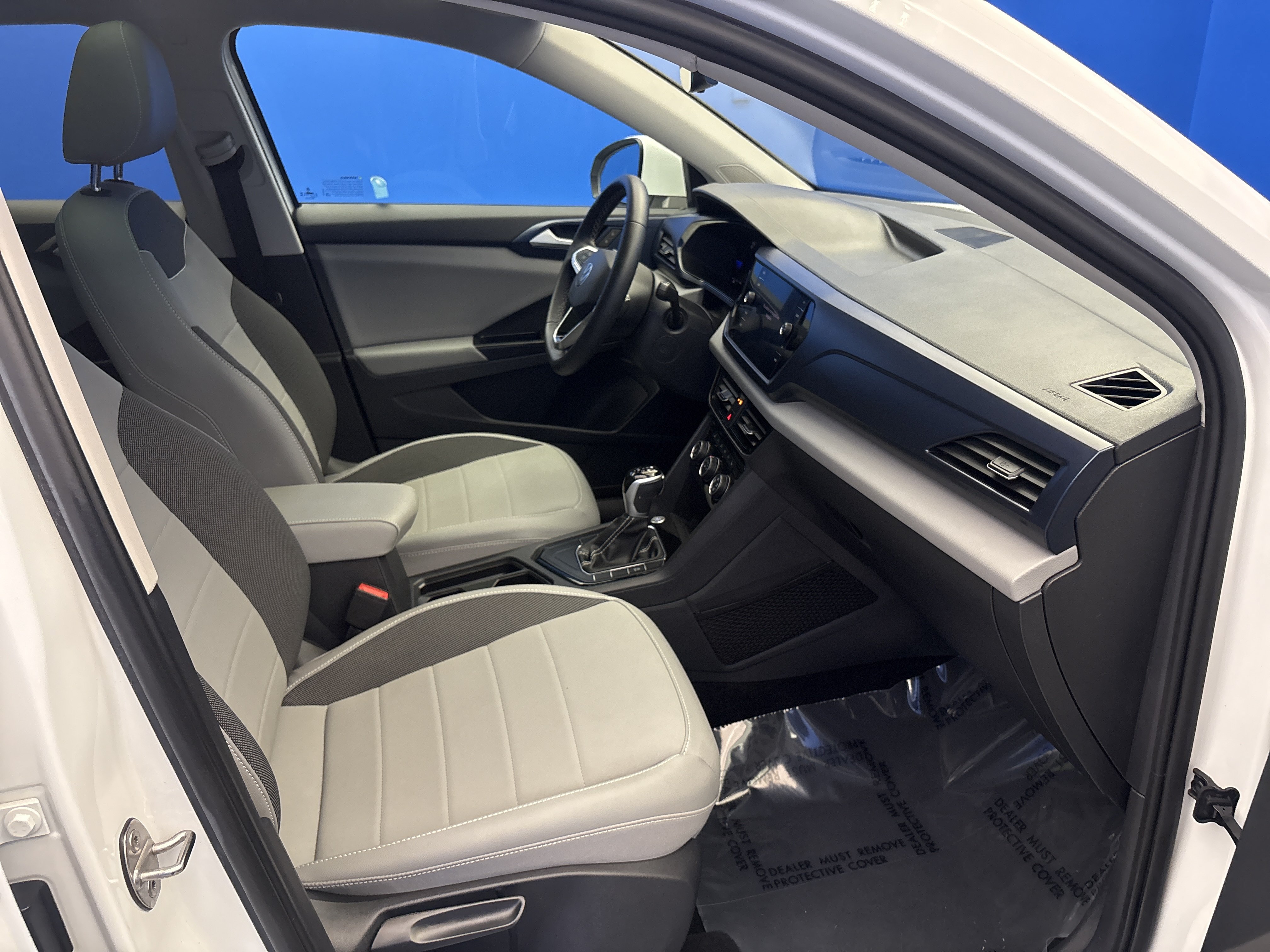 Certified 2023 Volkswagen Taos SE w/ Panoramic Sunroof Package FWD image 24