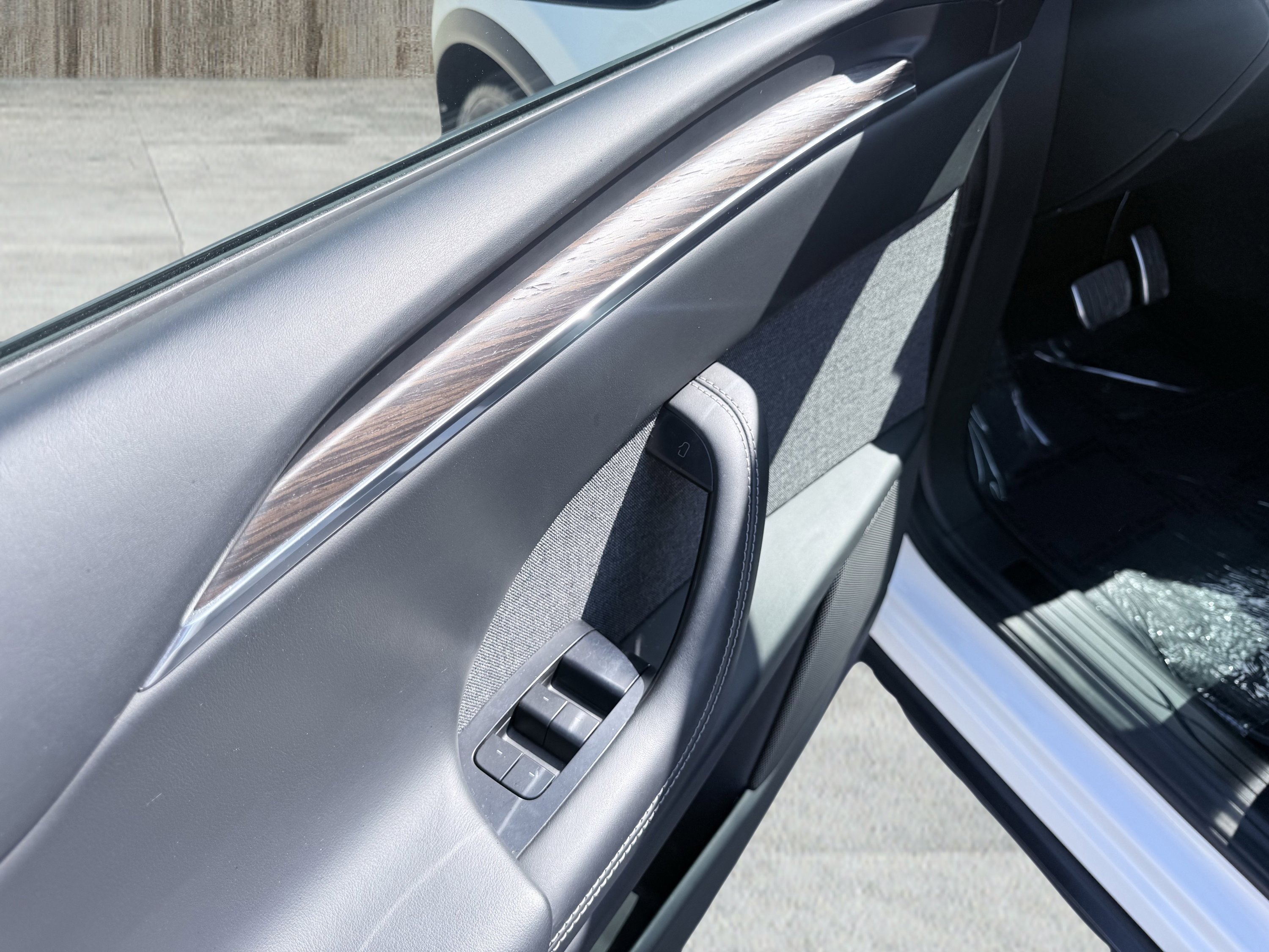 Used 2023 Tesla Model X image 30