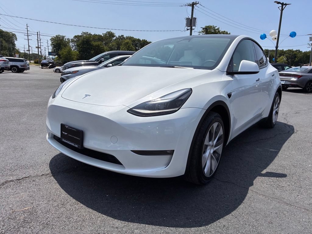Used 2024 Tesla Model Y Long Range AWD/4WD image 3