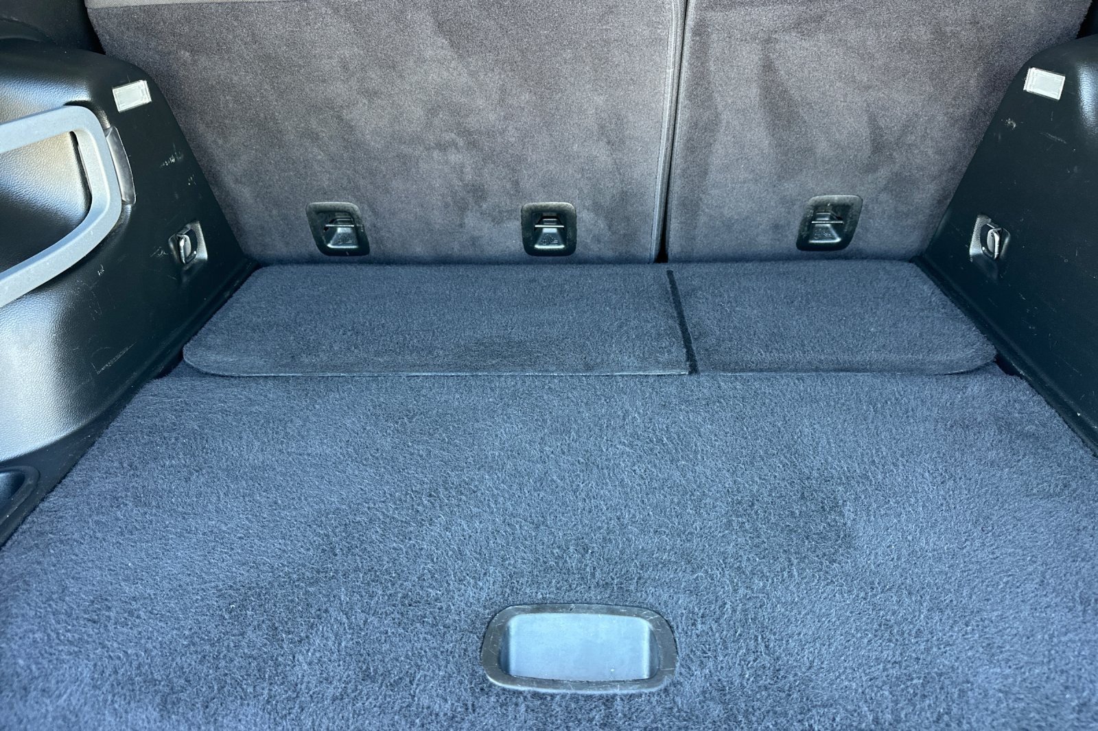 Used 2018 Jeep Cherokee Latitude w/ Altitude Package FWD image 14
