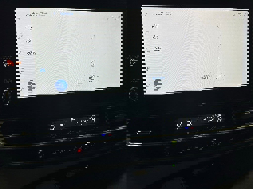 Used 2025 Toyota Sienna XSE image 33