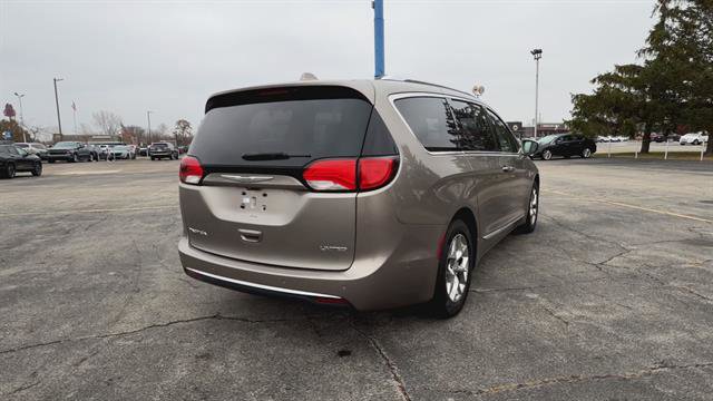 Used 2017 Chrysler Pacifica Limited w/ Advanced Safetytec Group image 8