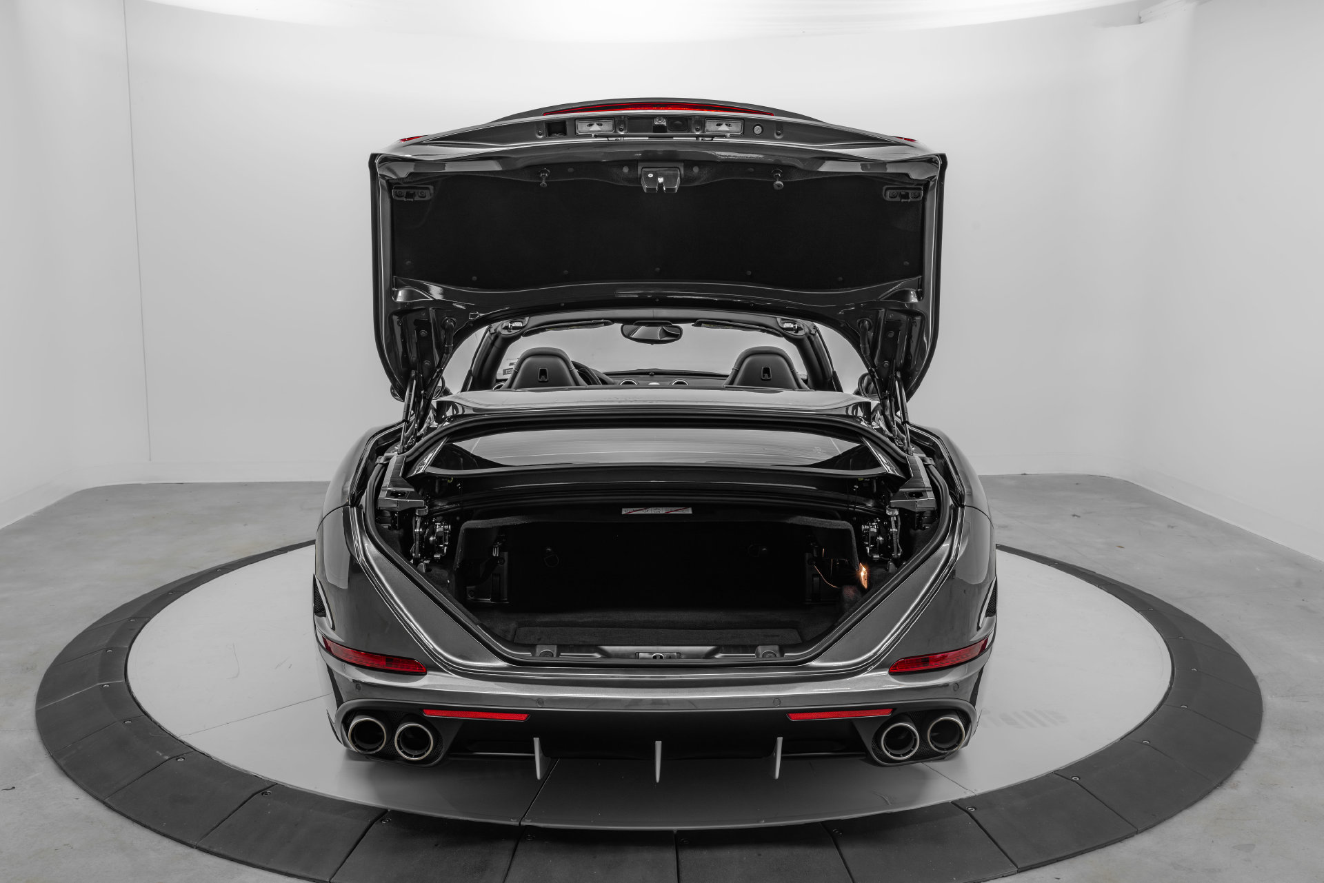 Certified 2016 Ferrari California T RWD image 25