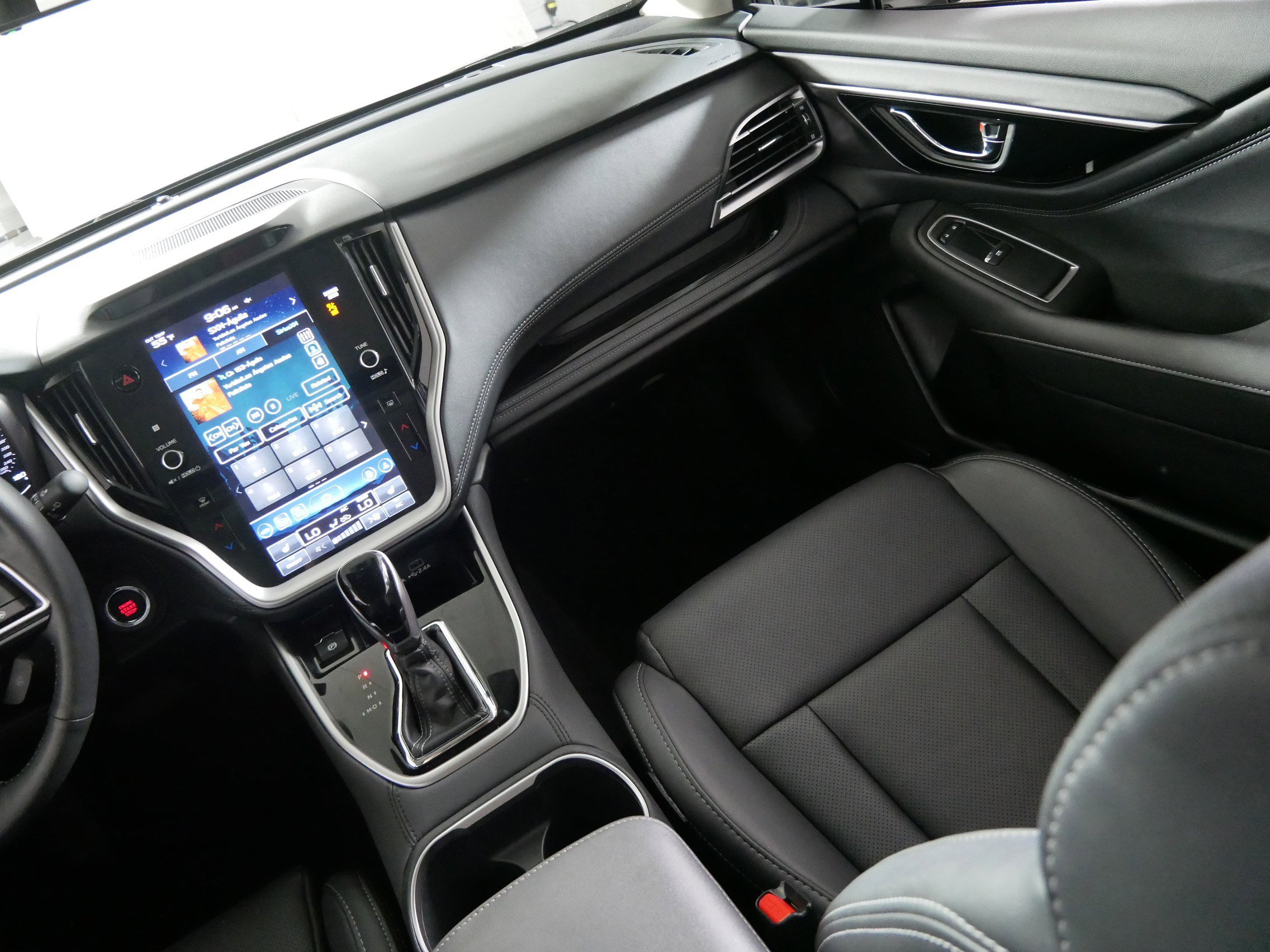 Used 2025 Subaru Outback Limited AWD/4WD image 11