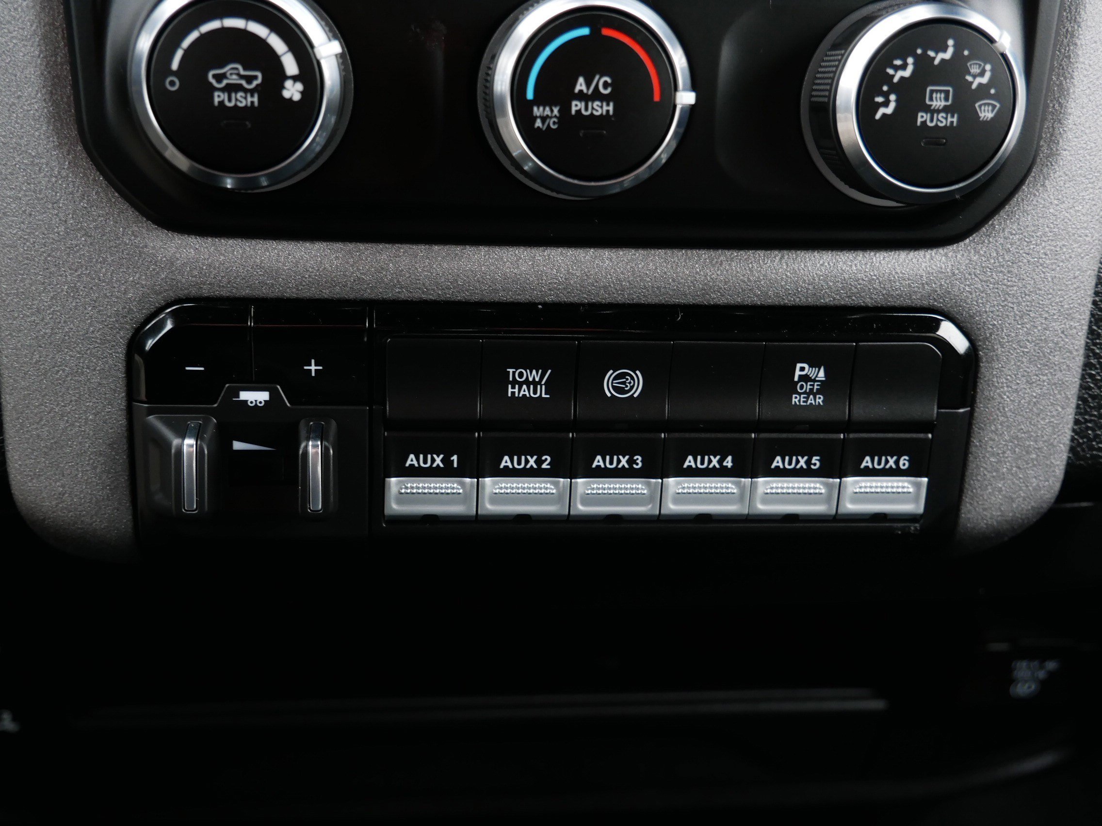 Used 2024 RAM 2500 Tradesman w/ Chrome Appearance Group image 28