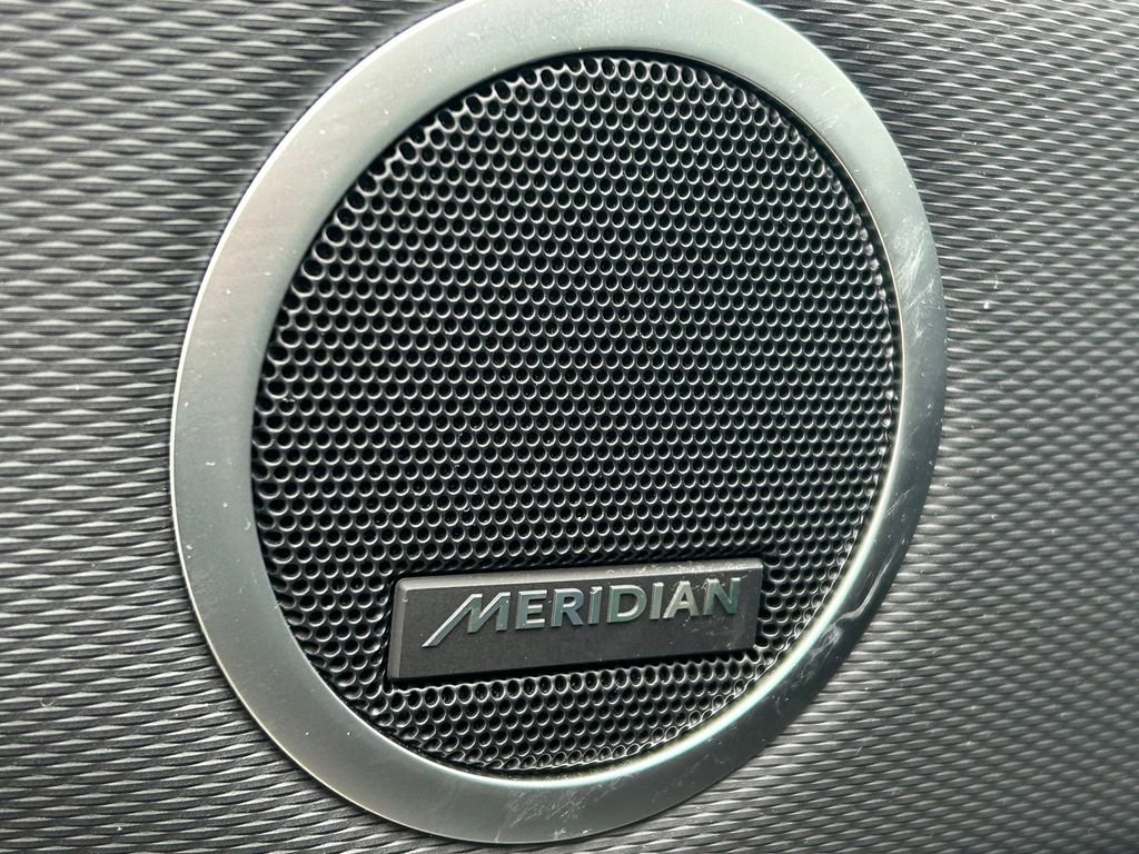 Used 2024 Land Rover Discovery Dynamic SE image 27