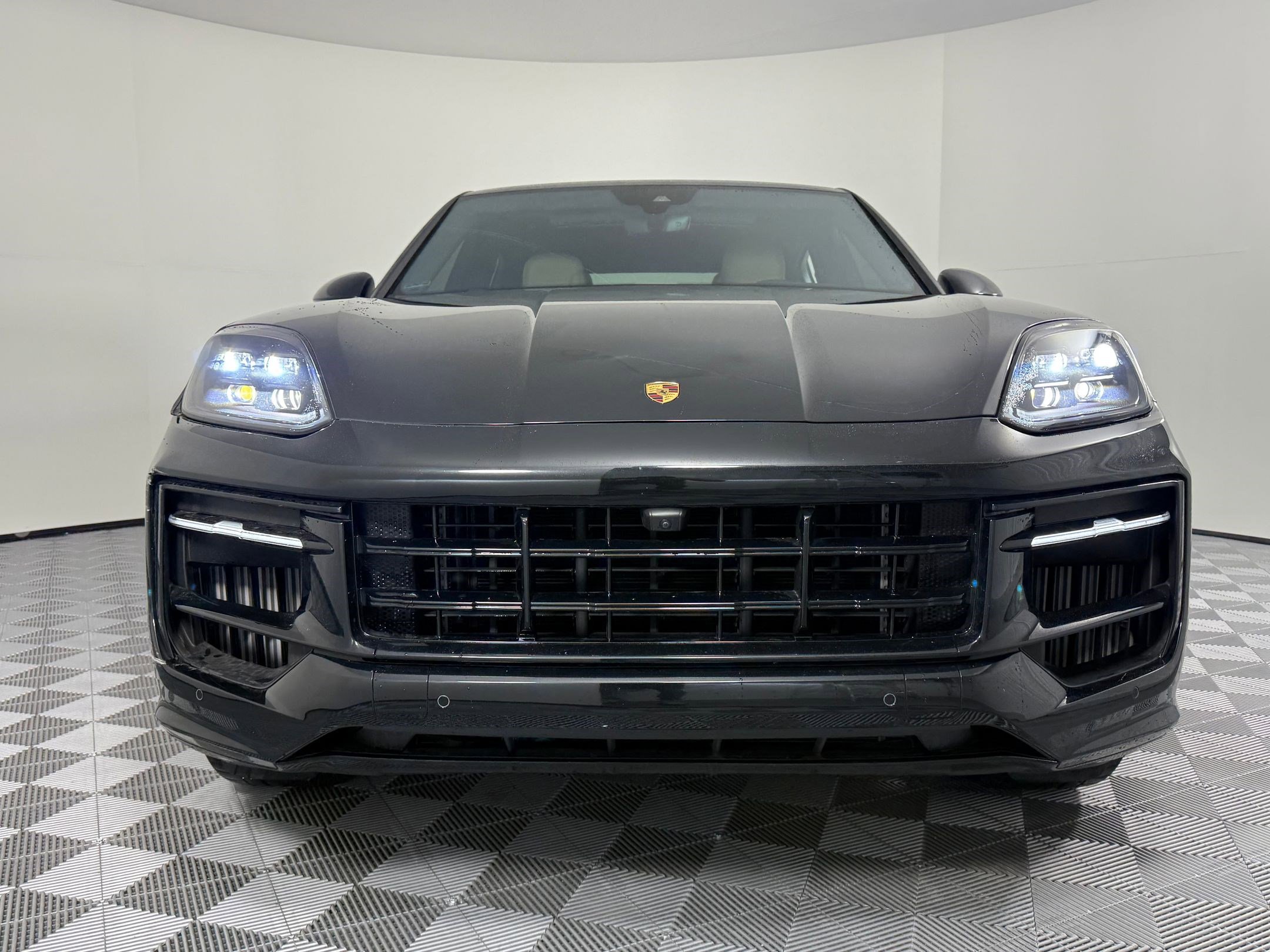 Used 2025 Porsche Cayenne GTS image 6