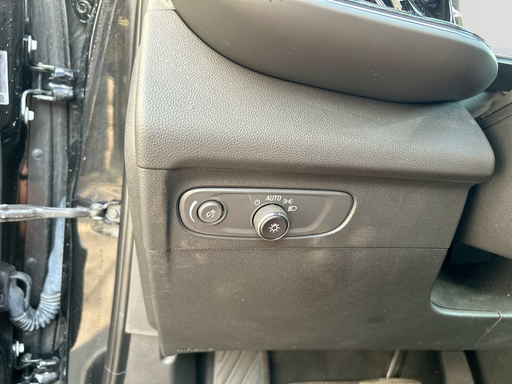 Used 2023 Buick Envision Essence AWD/4WD image 21