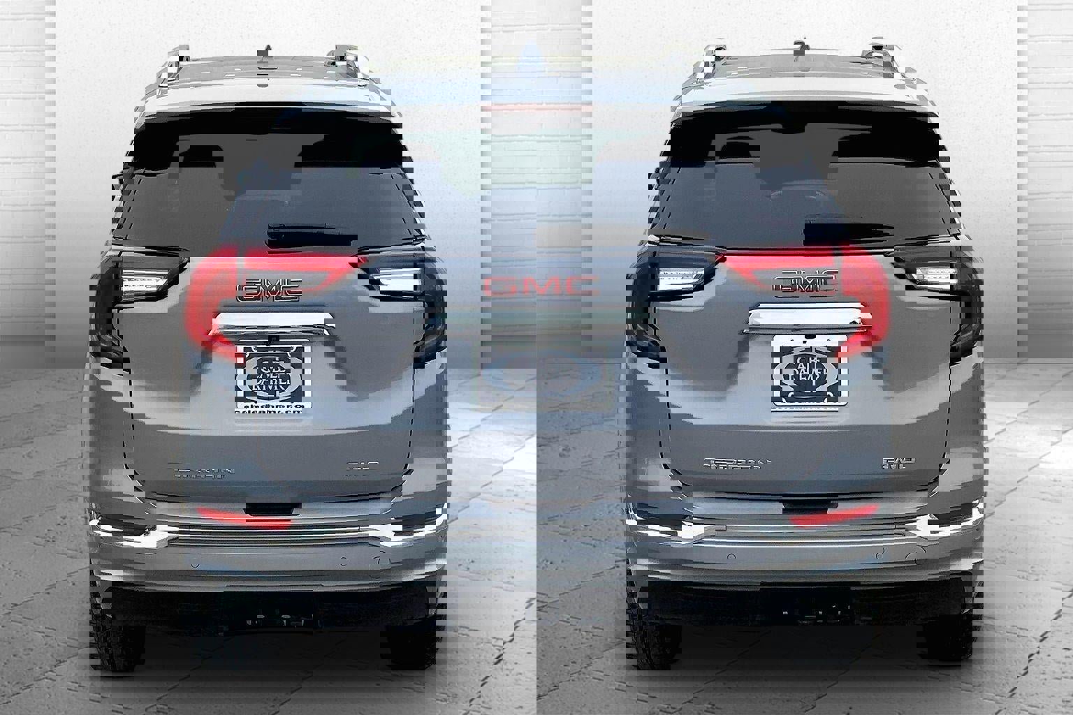 Used 2024 GMC Terrain Denali w/ Denali Premium Package AWD/4WD image 3