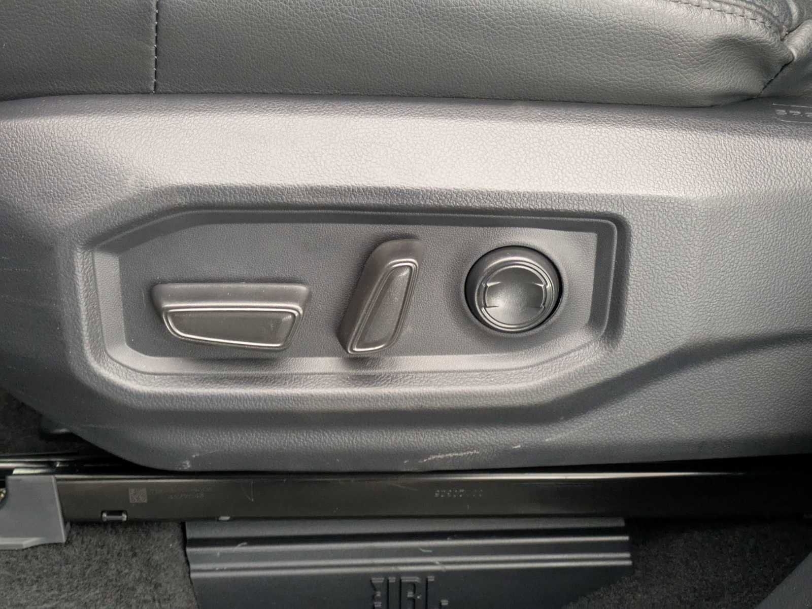 Used 2025 Toyota Tundra Limited w/ TRD Off-Road Package image 20