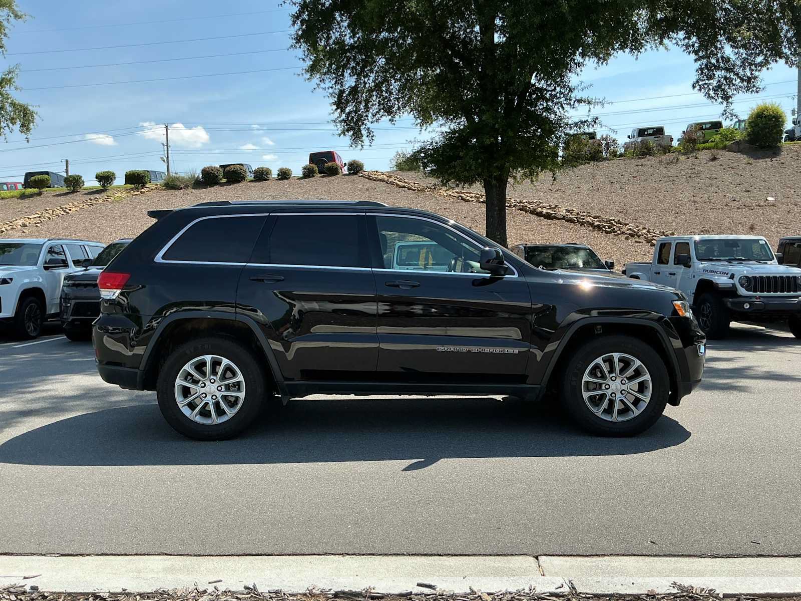 Used 2021 Jeep Grand Cherokee Laredo RWD image 6