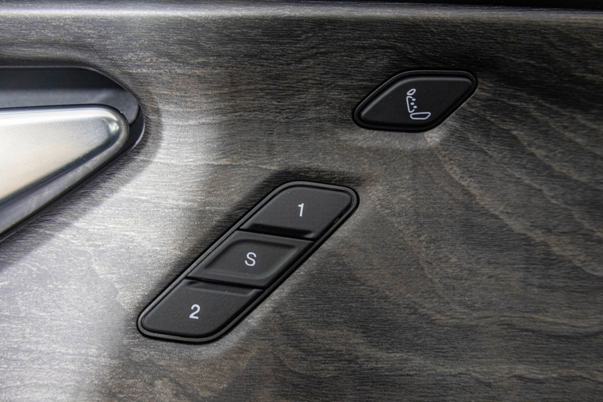 Used 2024 Jeep Grand Cherokee Overland w/ Luxury Tech Group IV image 40