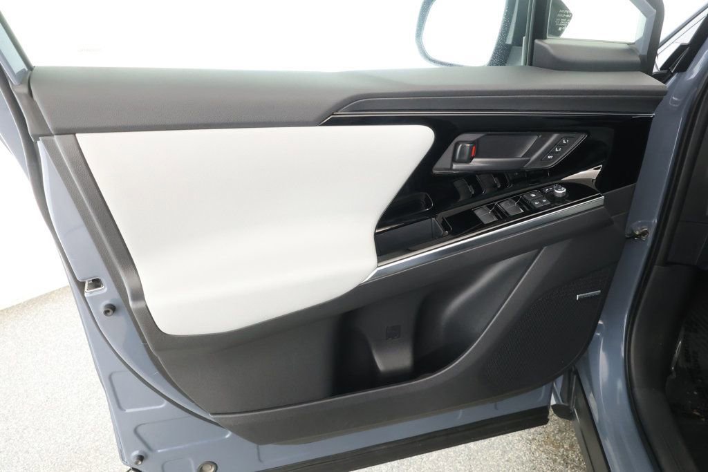 Used 2023 Subaru Solterra AWD image 8