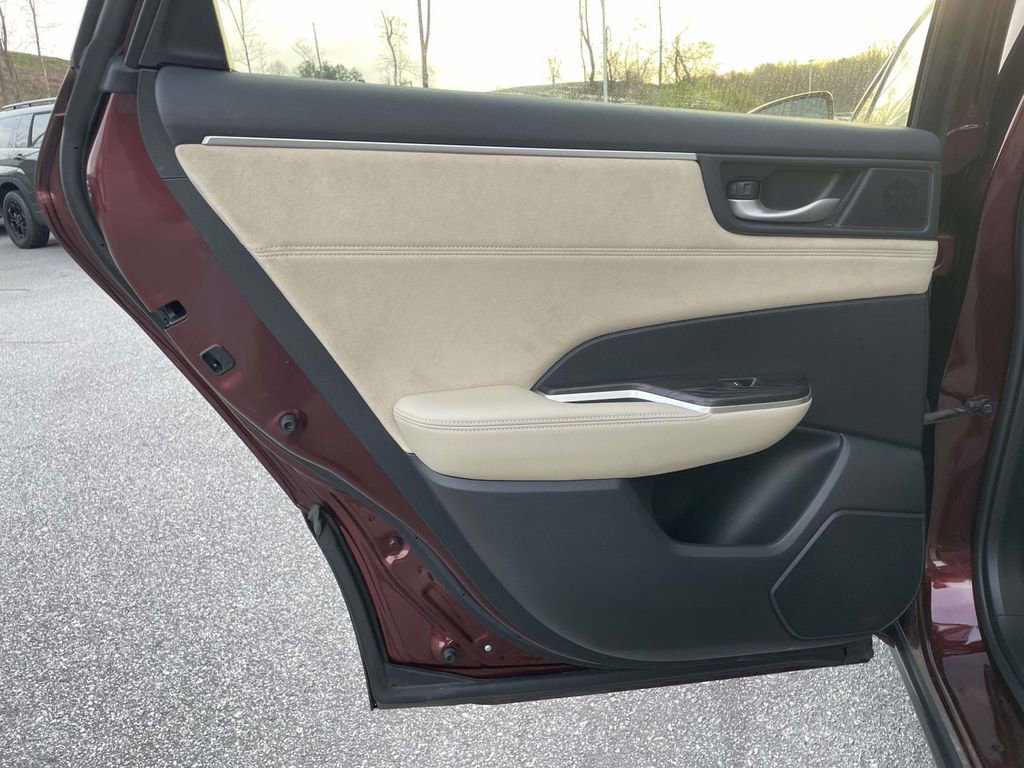 Used 2018 Honda Clarity Touring image 2