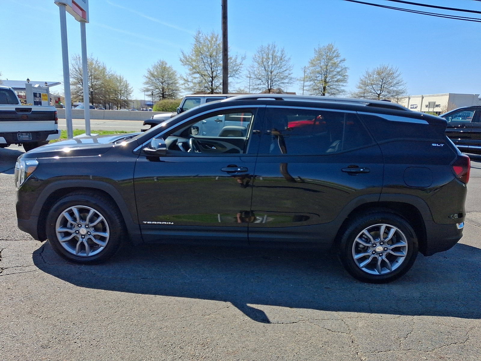 Used 2024 GMC Terrain SLT FWD image 4