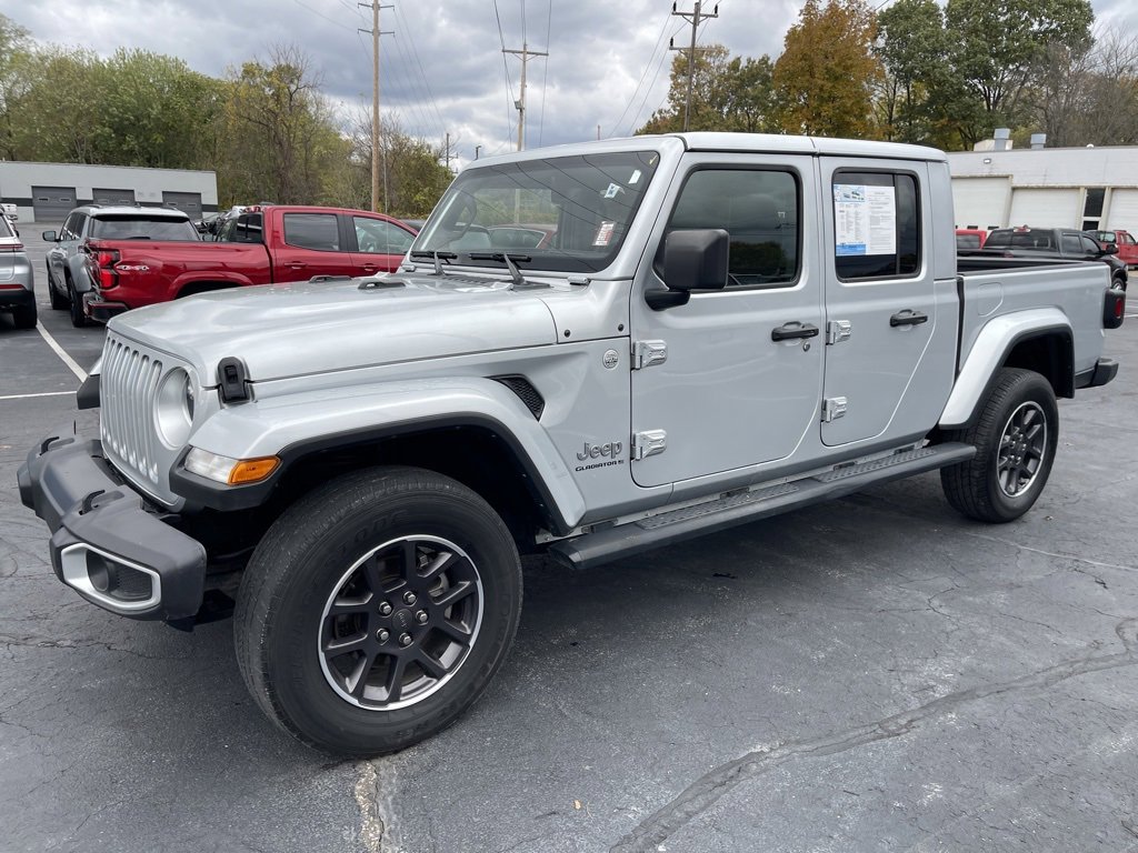 Used 2023 Jeep Gladiator Overland image 2