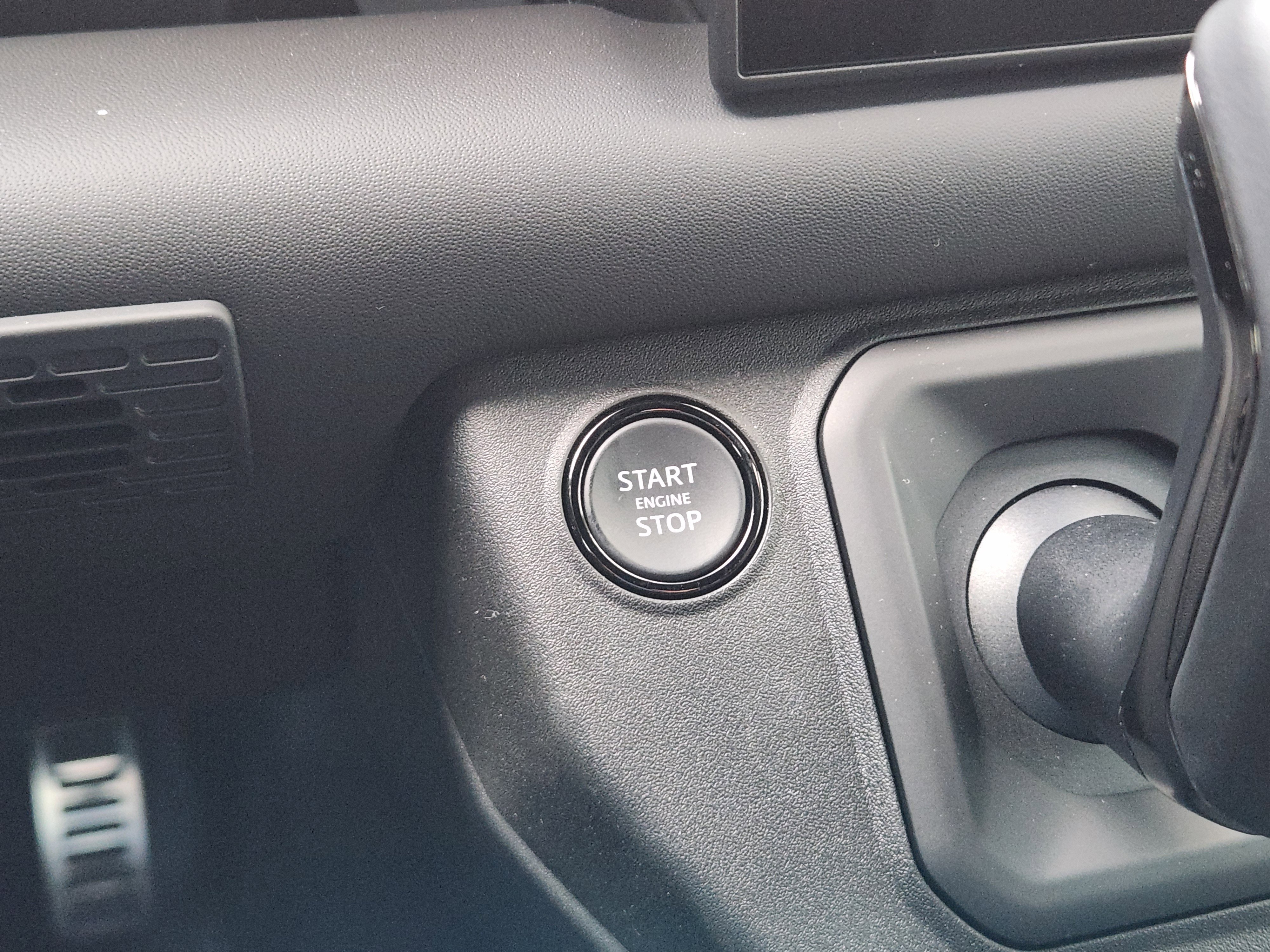 Certified 2025 Land Rover Defender 110 image 21